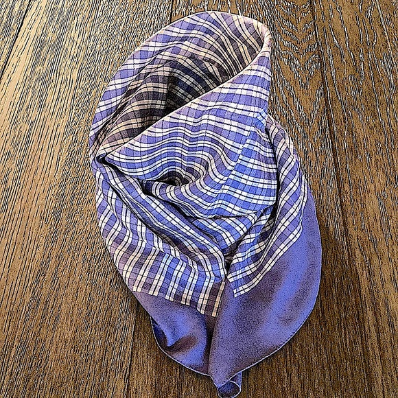 🆕NWOT•Blue & White Plaid 30”x 30" silk blend square Scarf; Boutique - Picture 10 of 15